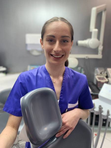 Élodie Assistante Dentaire